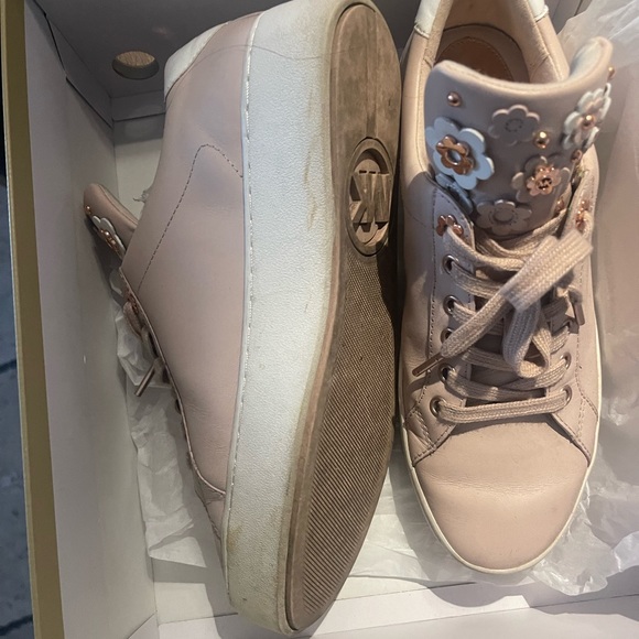Michael kors Mindy Floral Applique Leather Sneaker - Picture 2 of 6